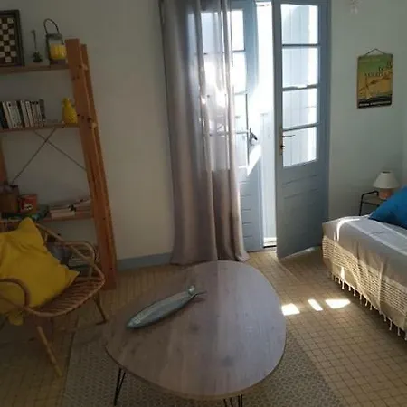 בית נופש Helios, Maison Charentaise 300 M Plage