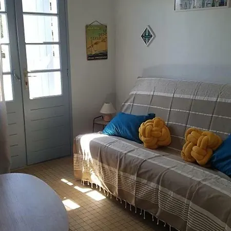 Helios, Maison Charentaise 300 M Plage *