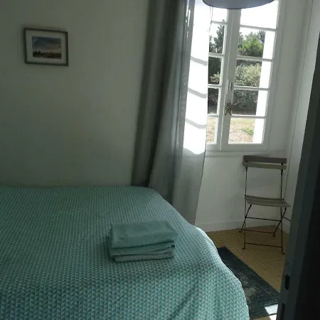 Helios, Maison Charentaise 300 M Plage