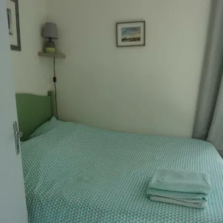 Helios, Maison Charentaise 300 M Plage
