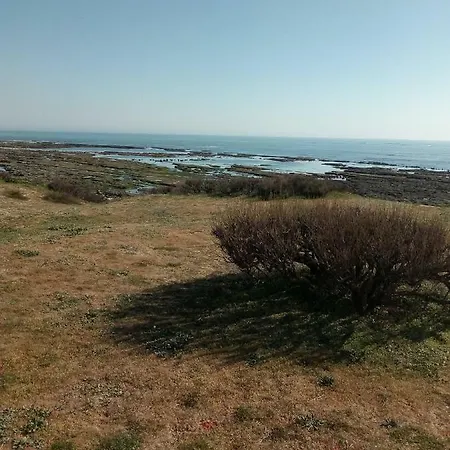 Helios, Maison Charentaise 300 M Plage